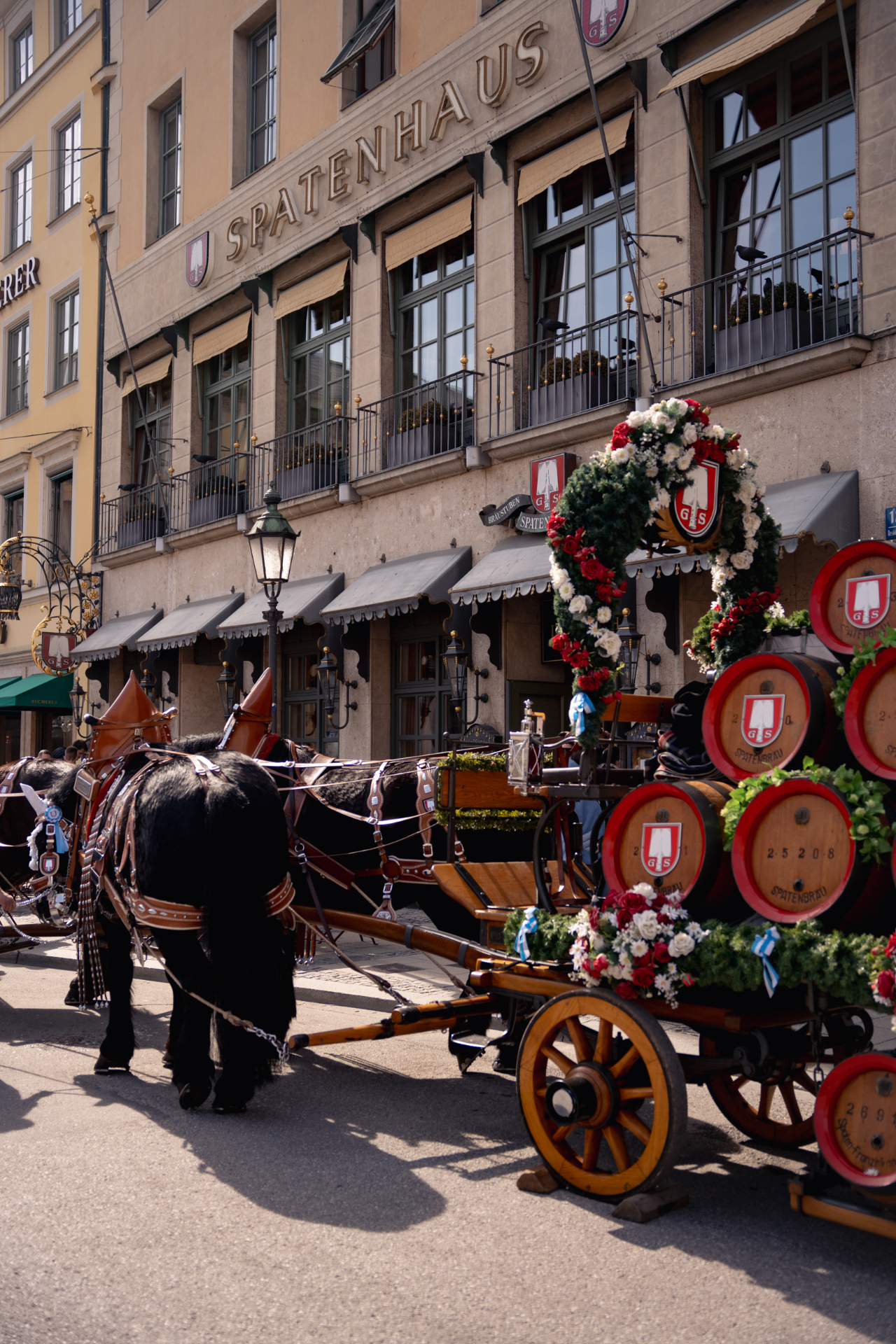 Spatenhaus in Munich with a festively decorated beer wagon